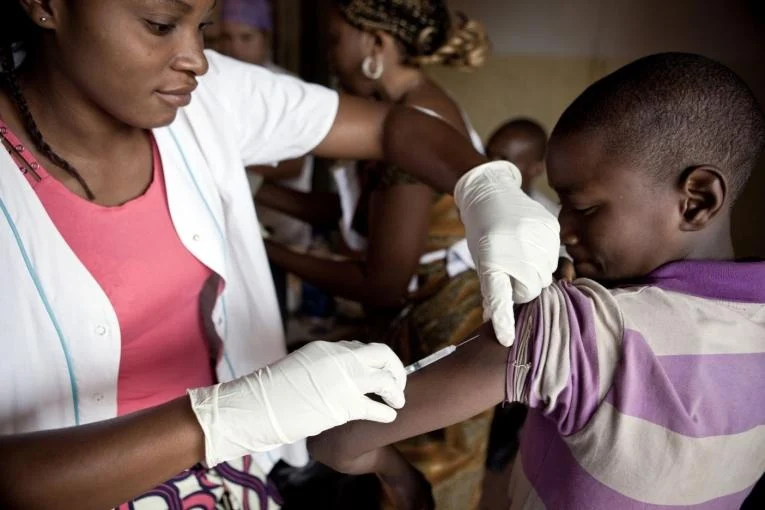 Vaccination contre la rougeole organisée par MSF à Lubumbashi en République démocratique du Congo - Février 2011 © Gwenn Dubourthoumieu