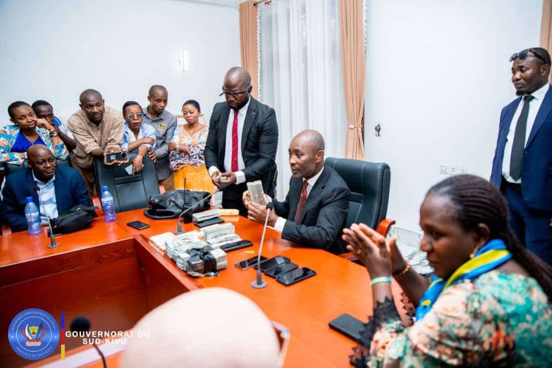 La société civile du Sud-Kivu avec le Gouverneur de Province Jean-Jacques Purusi