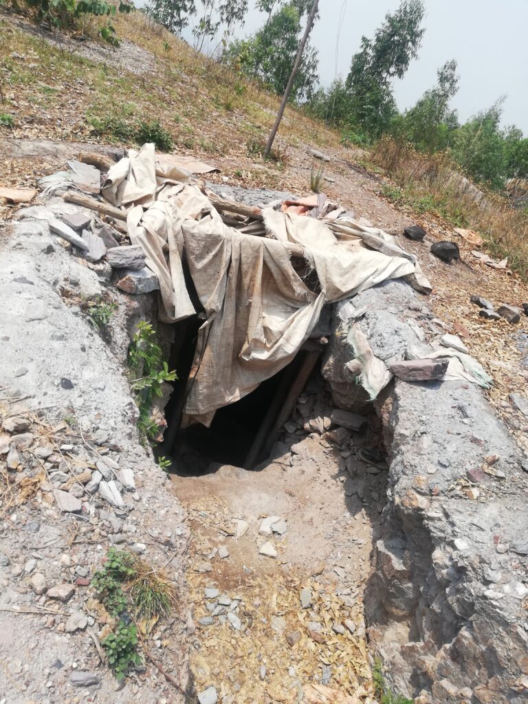 un éboulement mortel dans une carrière de wolframit