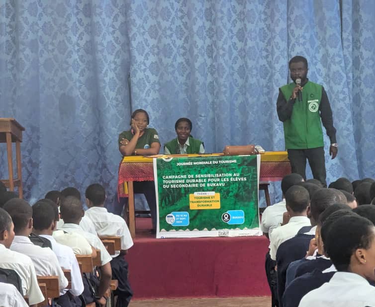 des membres de APROVATOUR en campagne de sensibilisation au tourisme durable à Bukavu