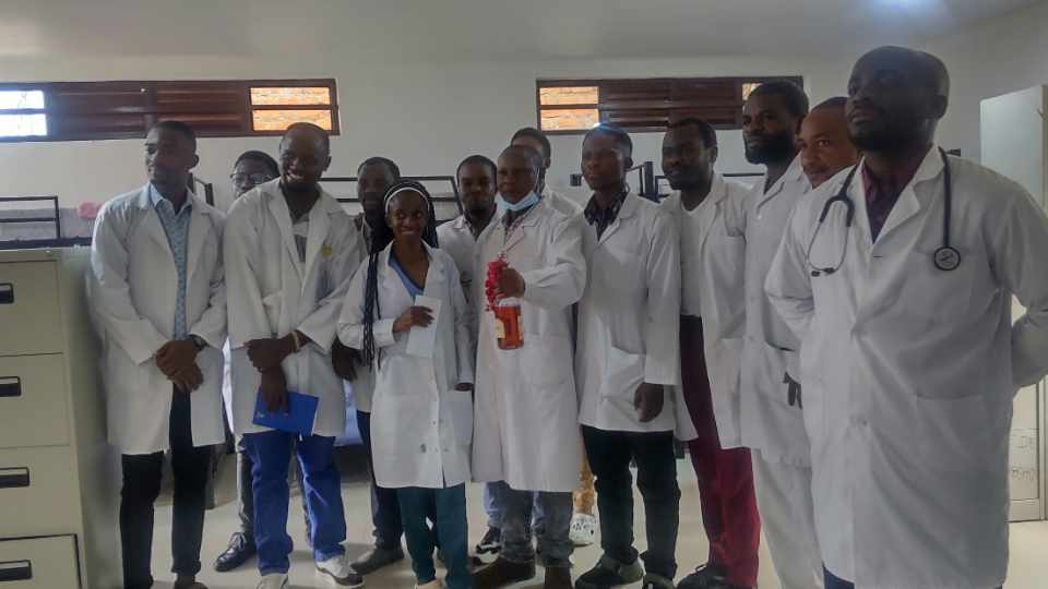 bâtiment moderne de dortoirs destiné aux médecins stagiaires