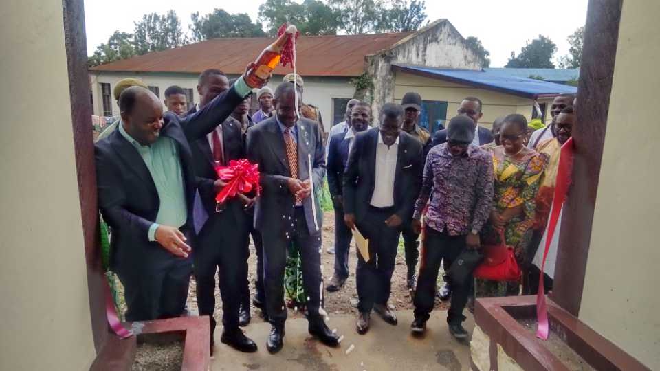 bâtiment moderne de dortoirs destiné aux médecins stagiaires